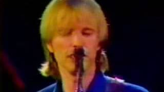 Tom Petty and the Heartbreakers - A One Story Town (Live 1982)