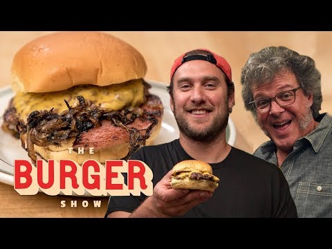 ブラッド・レオネが地域限定バーガーの調理法を学ぶ｜バーガーショー (Brad Leone Learns How to Cook Regional Burger Styles | The Burger Show)