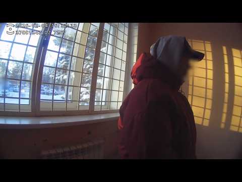 Студентка в мороз работала в гаражах закладчицей