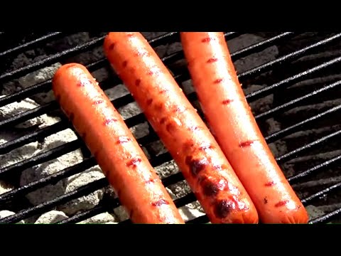 HOW TO GRILL HAMBURGERS AND HOT DOGS ON A CHARCOAL...