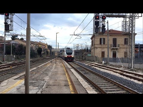 E402b.171 sul FB 8815 Milano C.le - Lecce, in transito a Fano.