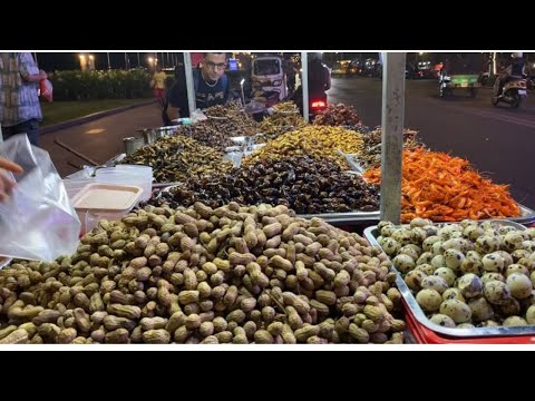 Street Food Tour in Phnom Penh - Exploring Traditional Khmer food!