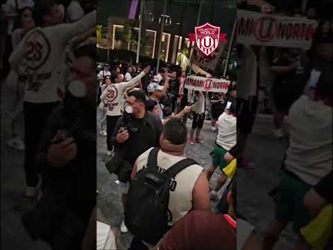"Llegó la Hinchada Crema a Brasil  #universitario #futbol #libertadores" Barra: Trinchera Norte &bull; Club: Universitario de Deportes