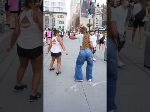 She caught the vibe!!☺️???????????? #shorts #shortsfunny #shortsviral #mashup #newyorkcity #nyc #nycvlog