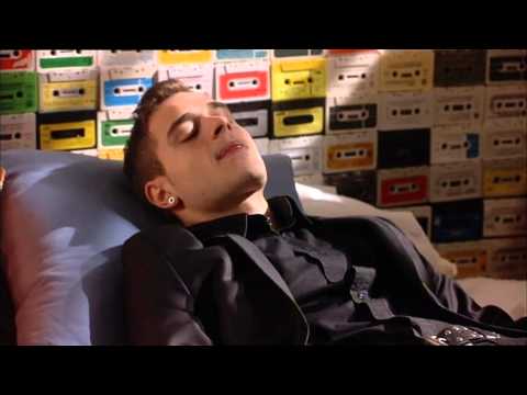 FoQ - David se abraza a la camisa de Fer