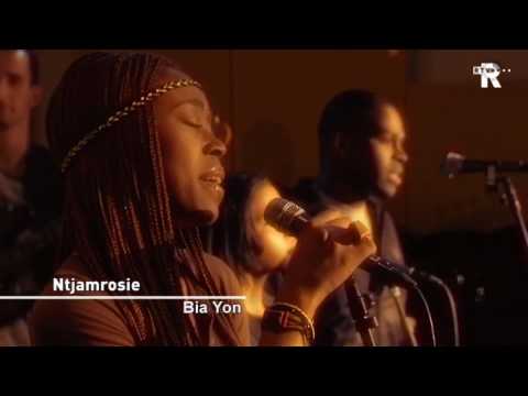 Live Uit Lloyd - Ntjamrosie - Bia Yon