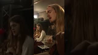Amazing vocal harmony between Brad Smith and Shannon Hoon on “St Andrews Fall”