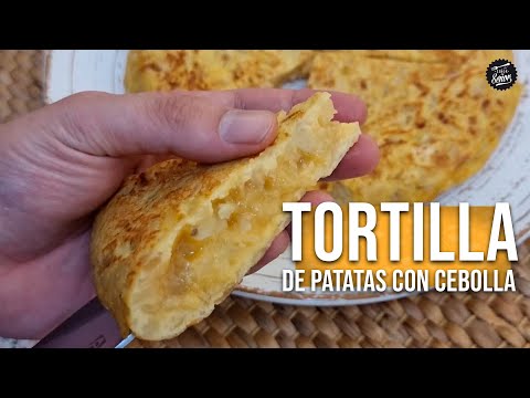 Cómo hacer tortilla de patatas con cebolla jugosa  🍴 Receta para 4