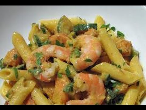 pasta zucchine e gamberetti,zucchini pasta and shr