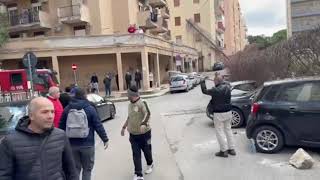Crolla un muro a Palermo, un carabiniere ferito e dieci auto danneggiate