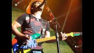 Brad Paisley &quot;Outstanding In Our Field&quot; Live, Front Row at Darien Lake, NY, 7/12/13