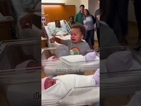 PANIC MODE ACTIVATED😭 when toddler sees twins for the first time🤣 #short #funnybaby #toddlerreaction