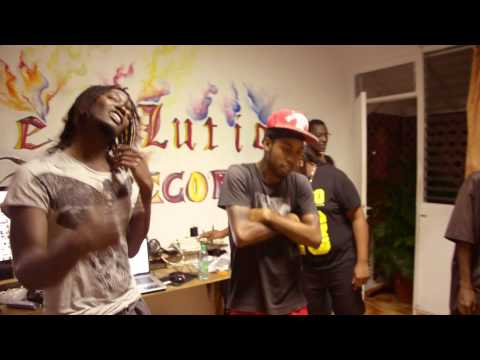 Great-Nivek - S.M.A.U.G Ft. Swizy-BB, Sergent.G, Silver Jezzy, Awdkô & Styllen