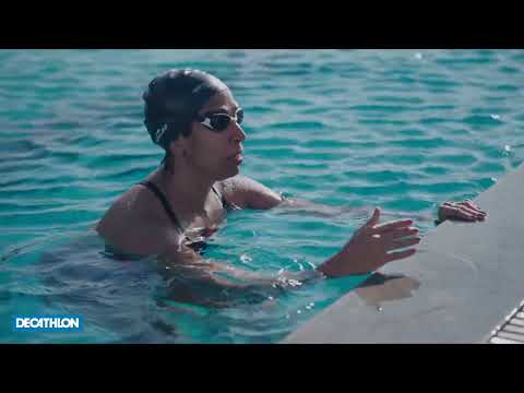 How to Float for Beginning Swimmers thumbnail