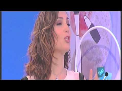 Gli jojoba affrontano lolio da rughe Il video come coprire cerchi sotto occhi