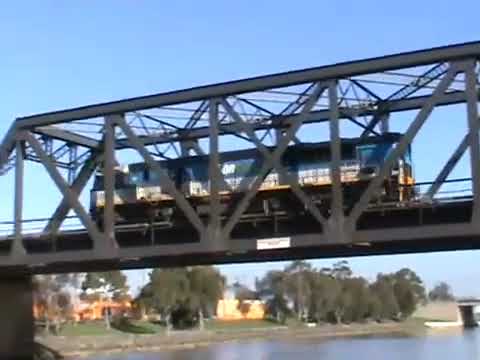 LDP002 shunting Mayibyrnong Bridge