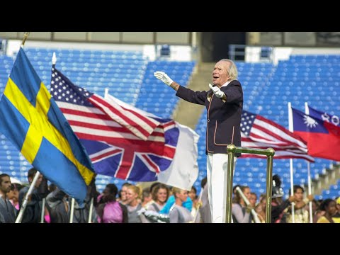 Dr. Frederick Fennell conducts DCI drum corps en masse | 2001