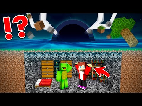 EPIC BLACK HOLE vs. Doomsday Bunker in Minecraft - Maizen JJ and Mikey