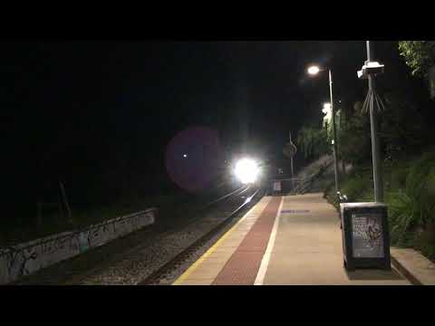 7AK1 GWU003 G533 GWA10 pass lynton railway station in night