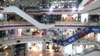 preview picture of video 'Ampa Skywalk Shopping Mall, Chennai'
