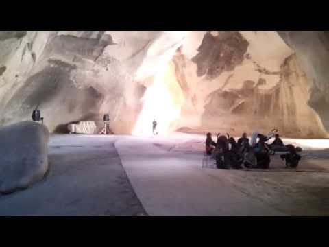 hadas singing in cave
