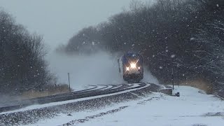 preview picture of video 'California Zephyr in Snow and Wind at Agency, Iowa'