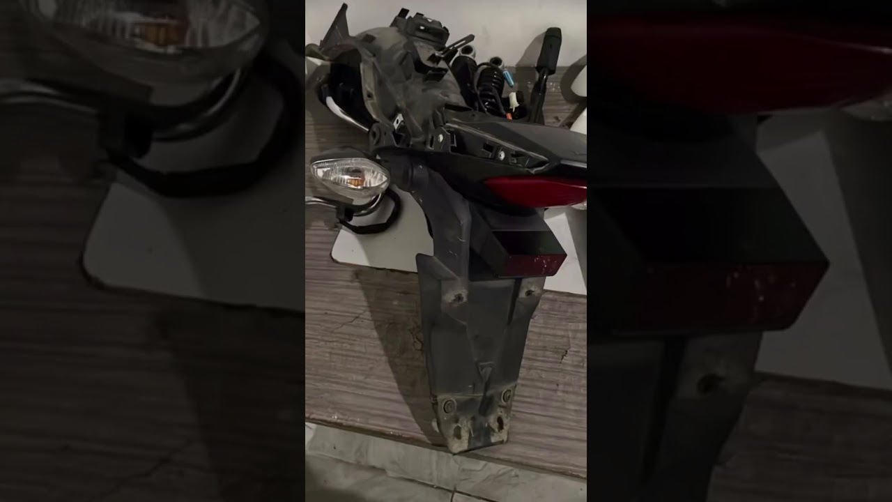 Polícia Civil rastreia moto furtada e prende três homens durante entrega de peças em Santos.