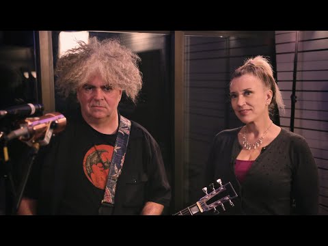 Recording guitar through a pickle with Sylvia Massy