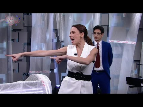 Emanuela Fanelli - Flashmob a sorpresa per l'onomastico di Valerio - Una Pezza di Lundini