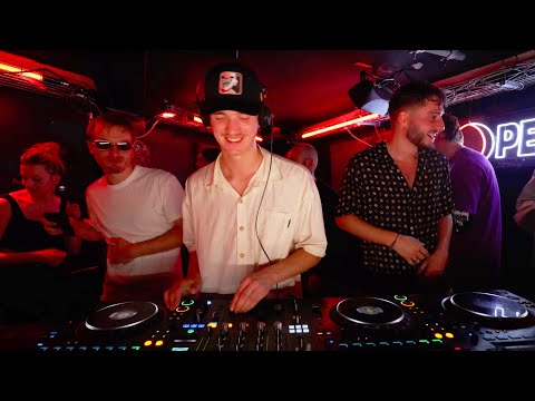 The Warmer Room: MEYEM @ The Glove That Fits