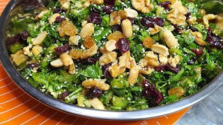 סלט כרפס וירוקים כמו באולמות טעים ובריא A delicious and healthy vegan celery salad בקלי קלות-המותג (ליהי קרויץ - מטבח בקלי קלות) - התמונה מוצגת ישירות מתוך אתר האינטרנט יוטיוב. זכויות היוצרים בתמונה שייכות ליוצרה. קישור קרדיט למקור התוכן נמצא בתוך דף הסרטון