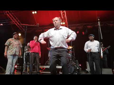 Réveil-FM: Doublé-Doublé de Canta Nyboma Mwa'Dido au Cabaret Sauvage !