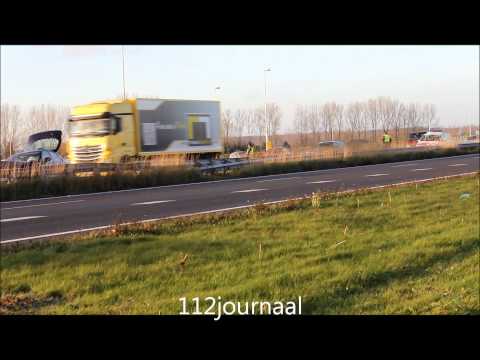 Bestuurder parkeert auto in vangrail en raakt gewond A50 Veghel