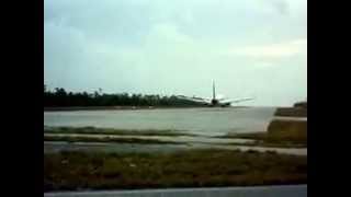 preview picture of video 'Air Pacific 737 landing at Bonriki Airport,Tarawa, Kiribati'