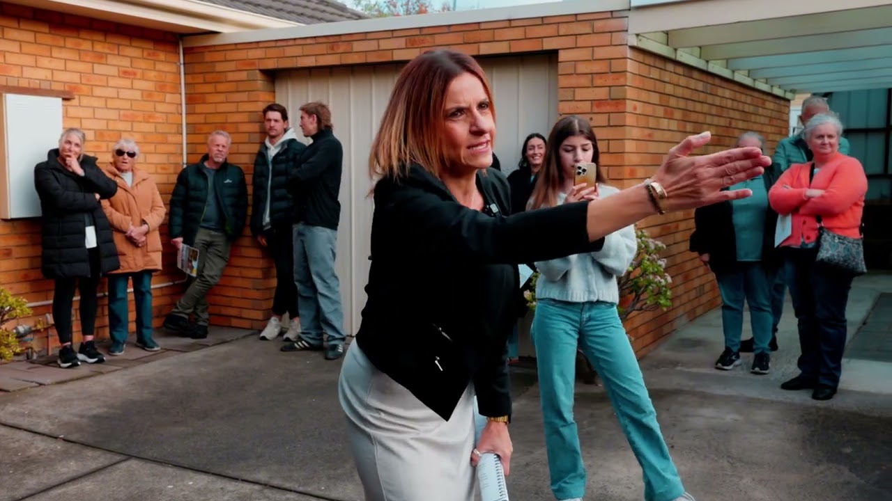 Angela Limanis - Ray White