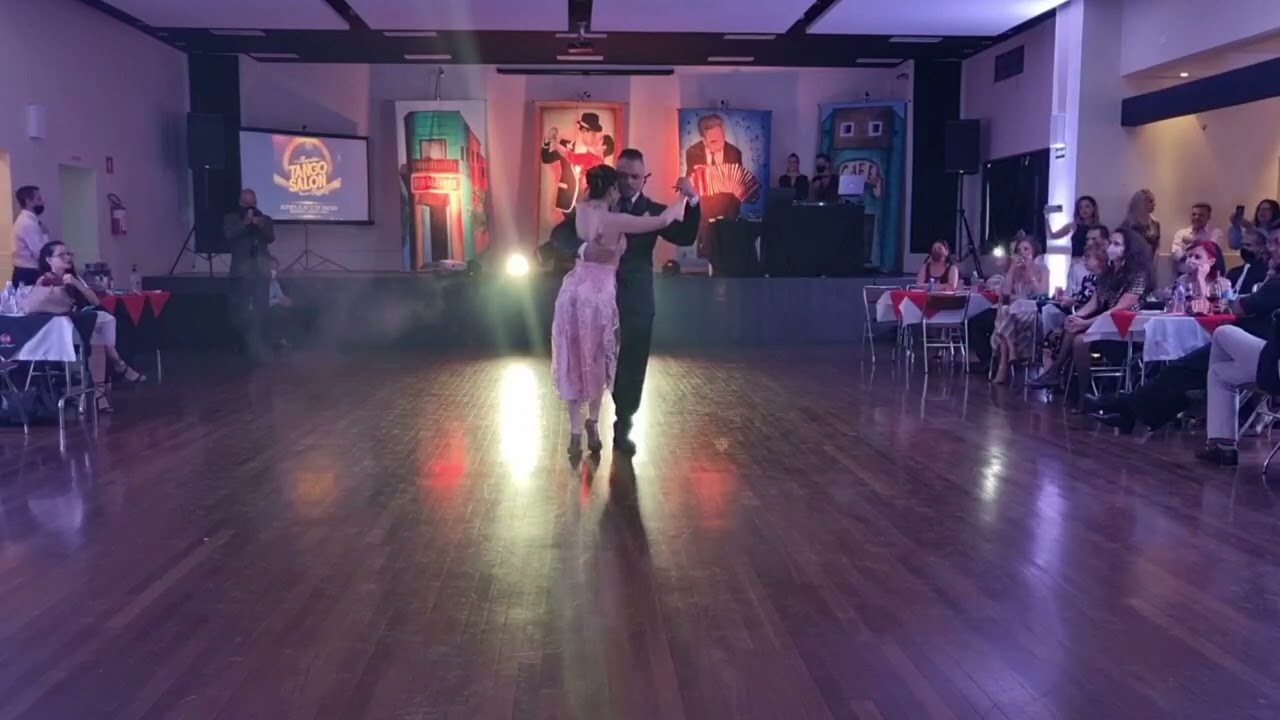 Vanessa Jardim e Mario Sergio Jr bailam Frente Al Mar de Aníbal Troilo e Roberto Rufino.