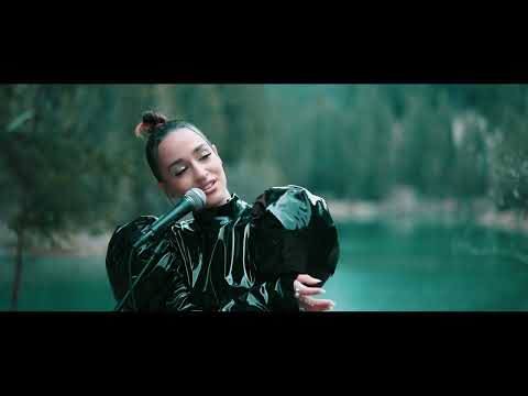 Holy Molly x Tata Vlad  - Plouă (Piano Session)