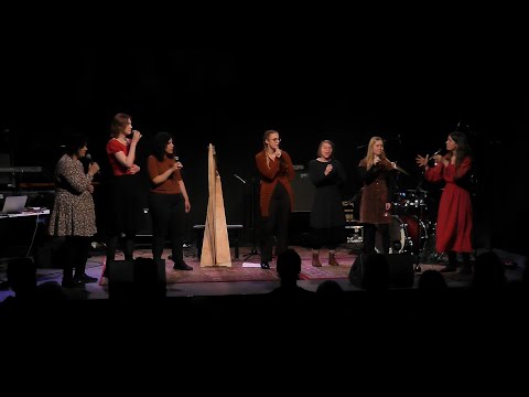 Vocal Painting an improvised Circlesong - live on stage!