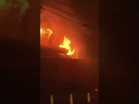 Los Ángeles declaró estado de emergencia por incendio que lleva días ardiendo / La Opinión