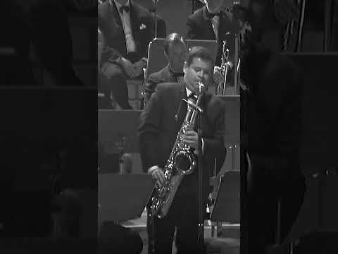The legendary Tubby Hayes on saxophone playing the classic Henry Mancini theme 'Pink Panther' 🎷
