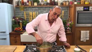 Gennaro Contaldo demonstrates how to cook pasta "al dente".