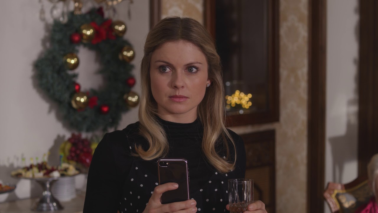 A Christmas Prince (2017) | Amber & Princess Emily Bonds