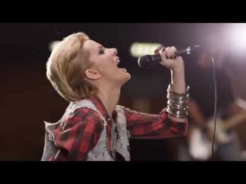 Milena Vucic / Zovi svoje drugove // OFFICIAL MUSIC VIDEO