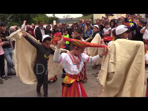 magnifique troupe d'enfants en hommage a IDIR