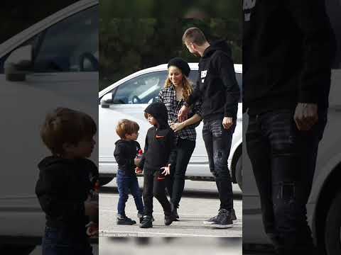 Shakira with her kids #celebrity #fashionstyle #celebrities #shakira #fashion #fashionicon #kids