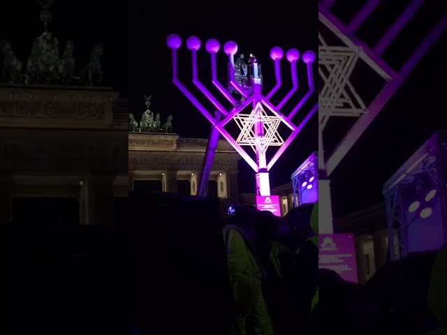 Vídeo relacionado con Chanukka im Herzen - Menorah in the Middle [Alemania] [DVD]