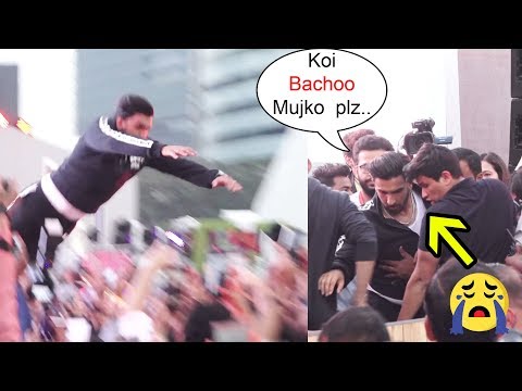 download lagu mp3 mp4 Ranveer Singh Injured Fans, download lagu Ranveer Singh Injured Fans gratis, unduh video klip Ranveer Singh Injured Fans