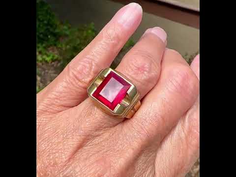 Vintage Gold Mens 7.5 CTW Ruby Signet Ring