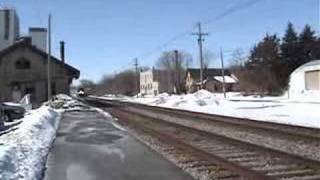 preview picture of video 'Empire Builder eastbound - Arrival in Columbus WI 2008-03-08'