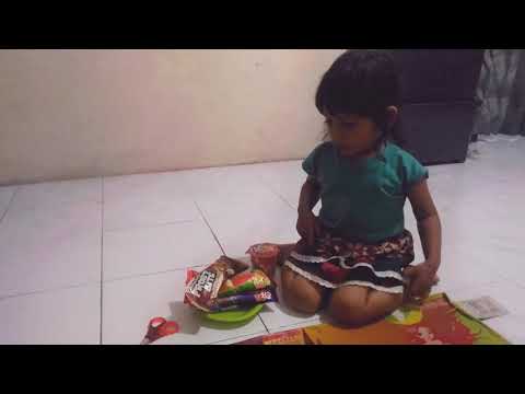 Fadya Adreena Fakhira - Makan ice cream glico wings